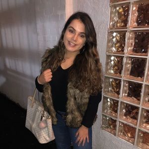 Meet your Posher, Jessica